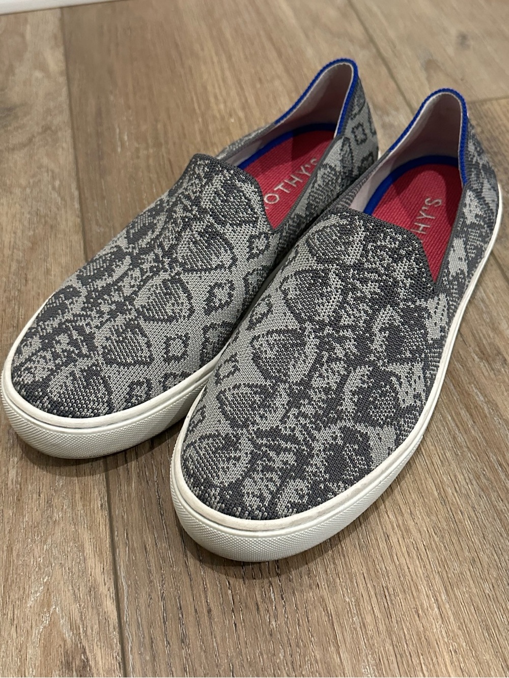 Rothy’s The Original Sneaker in Grey Snakeskin! Size 9. Machine Washable!